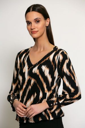 T-shirt op boordje met V-hals