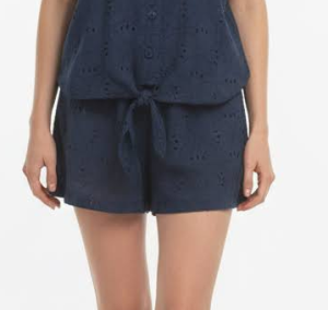 Shortje op rekker met broderie