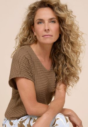 Julie - T-shirt met reliëfmotiefje