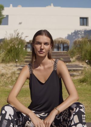 Effen top op stropje met mooie bretel