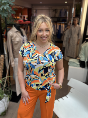 T-shirt met mooie V-hals op boordje