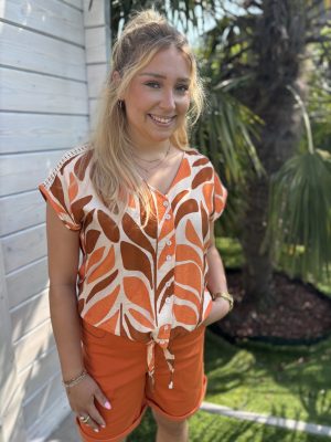 Bloesje met print en knoopje onderaan