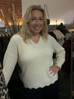 Pluche pull met mooie afwerking onderaan